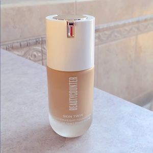 Skin Twin Featherweight Foundation (Light 230)